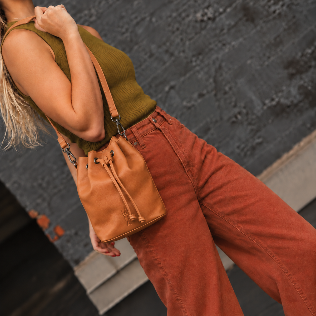 Bucket Chica – Camel